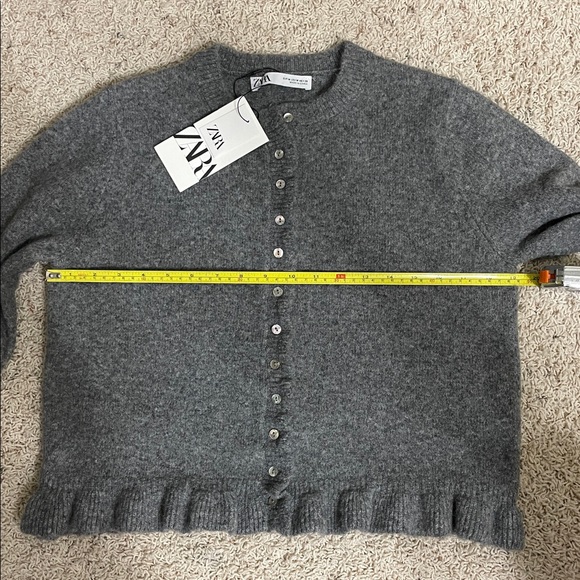 Zara Gray Ruffle Knit Cardigan Size M NWT - Picture 6 of 7